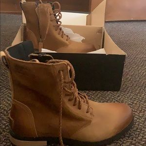 Brand new Sorel Emelie boot